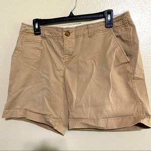 Short khaki shorts